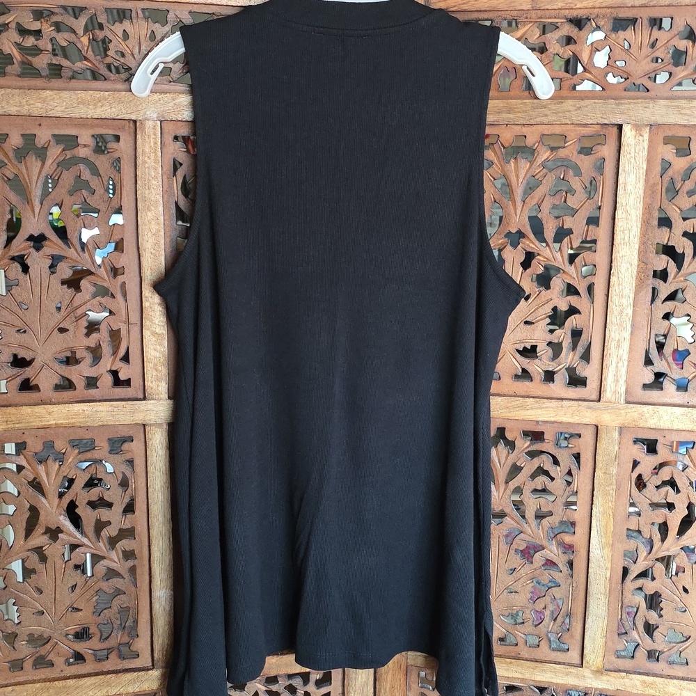 Philosophy Black Ribbed Top - Picture 4 of 4